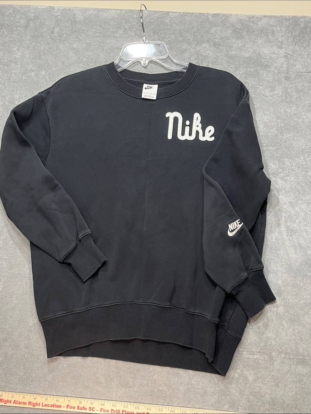 Nike Black Crewneck Sweatshirt Chenille Script Logo Fleece Women’s XS